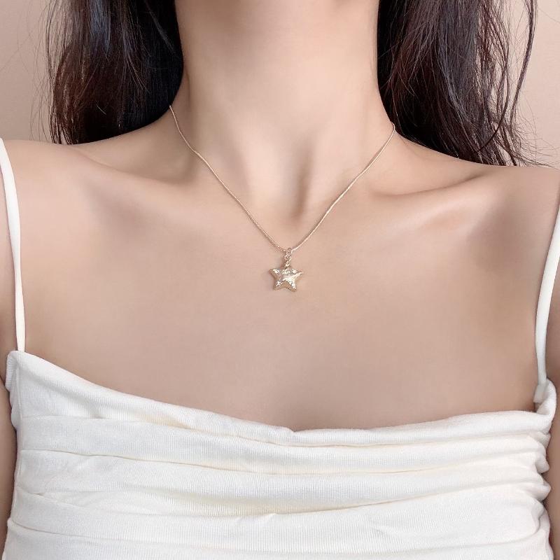 Trendy Rhinestone Star Pendant Necklace Gold Silver Color Non-fading Women Jewelry for Family Gathering Party Wear