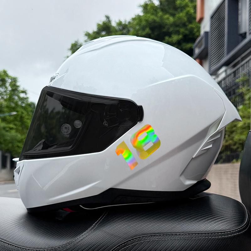 1 Stück Gold Laser Motorrad Nummernaufkleber für Umbau Motorrad Kraftstofftank Helm Kotflügel Autoscheiben Wasserdichte Vinyl Aufkleber