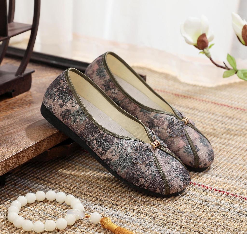 Lvtixin Women's Slip-On Soft Sole Shoes - Non-Slip, Flat, Ideal for Elderly and Middle-Aged Moms