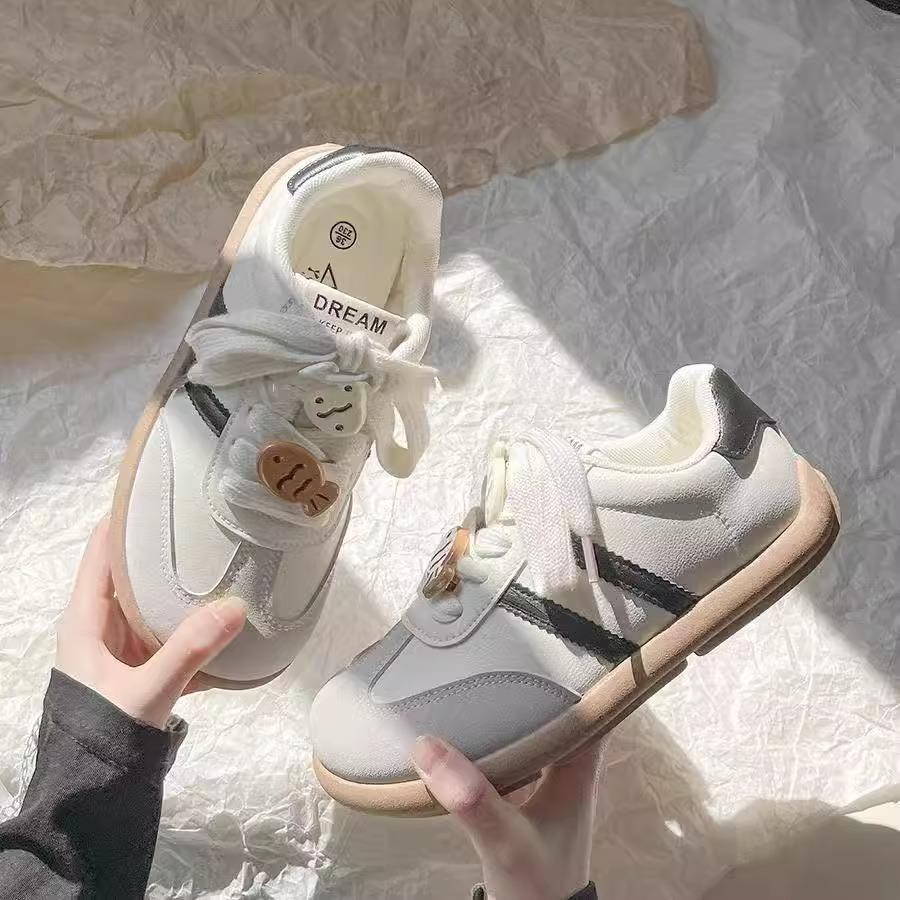 2025 New Retro German Training Shoes Women's Fashion Versatile Chic Round Head Casual Leather Surface Small White Board Shoes Spring Explosion