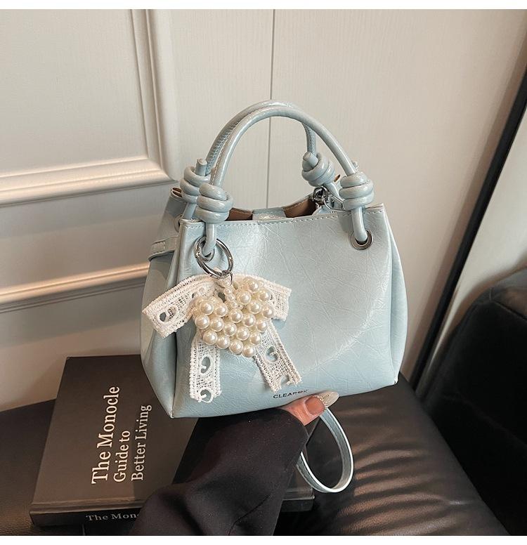 Niche Handbag Women's 2025 New Spring Travel Small Satchel Versatile Fashion Handbag Messenger Bag