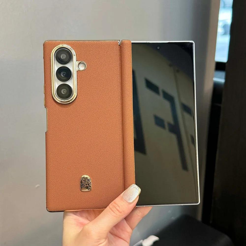 

Роскошный деловой чехол из искусственной кожи с гальваническим покрытием, удобный чехол для телефона для Samsung Galaxy Z Fold 7, противоударная защита задней крышки Galaxy Z Fold7 коричневый