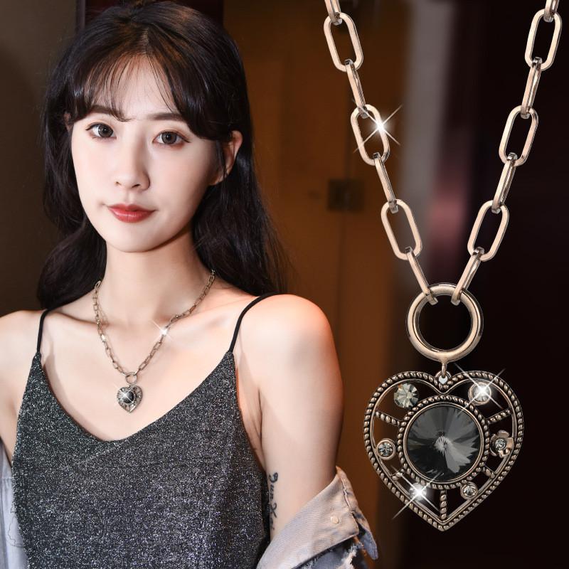 

Chic Korean Style Pendant Necklace For Women Featuring Eyecatching Geometric Shapes And Beautiful Rhinestone Detailing Ideal Fo Heart Chain