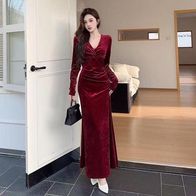 Velvet V-neck Slimming Fishtail Long Dress for Women - Elegant Formal Banquet Wear 2026