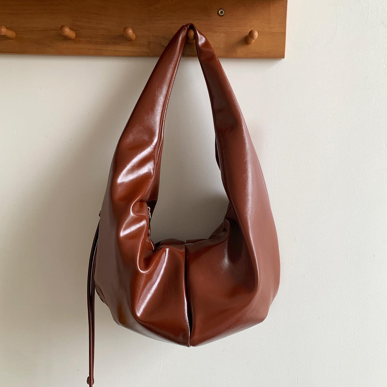 

Korean Pleated Dumpling Bags For Women Luxury Leather Shoulder Bags Spacious and Lightweight Hobo Bag with Top Handle 20-10-22cm коричневий