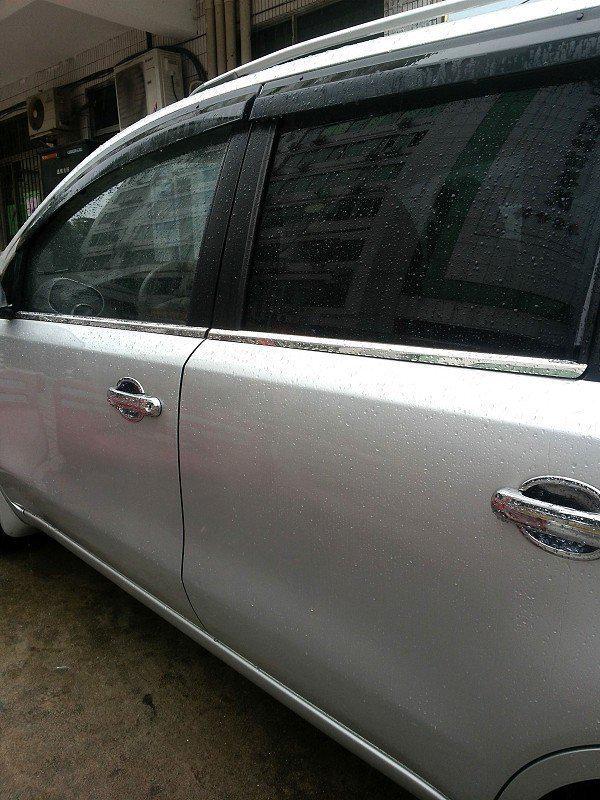 

07-15 Livina Автомобильная оконная накладка Яркая полоса Полный обхват