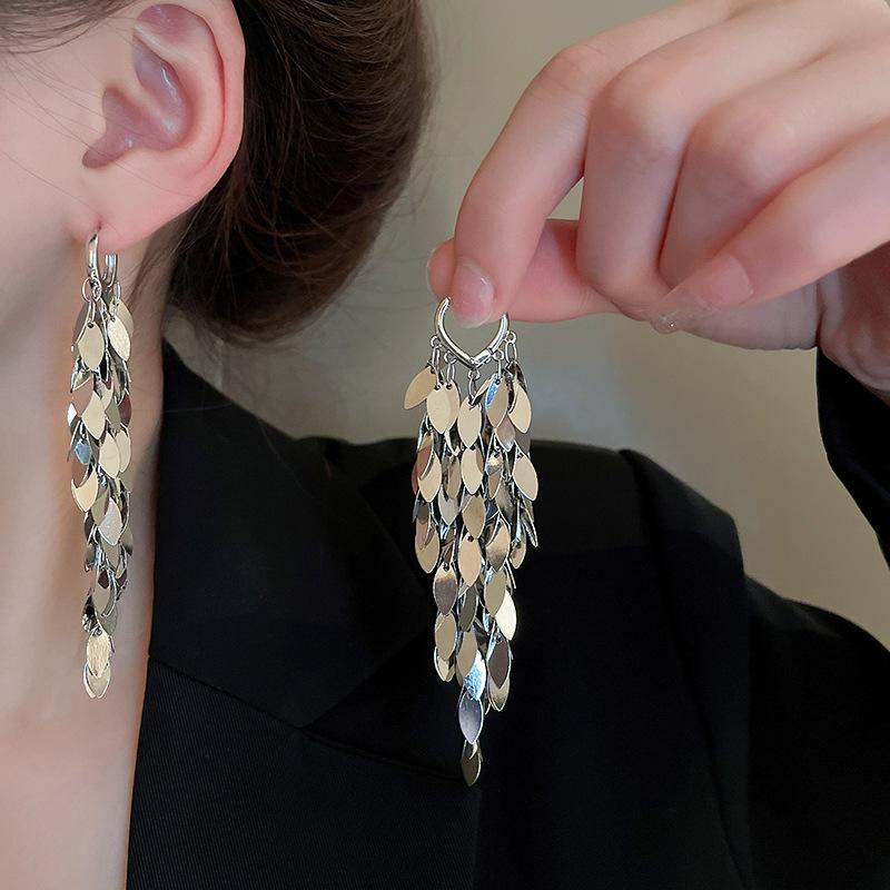 1 Paire Boucles d'Oreilles Pendantes Pailletées Glamour pour Femmes Bijoux de Mode Récents Pendentif Forme Feuille en Fer Boucles d'Oreilles à Glands Merveilleux Accessoires de Fête