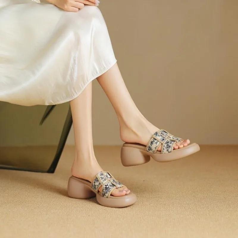 Sandalen Höhe Gummischuhe für Damen Rutschfeste Damen Hausschuhe Nicht Neue Mode VIP Stil 2024 Trend Lässige Original Pantoletten