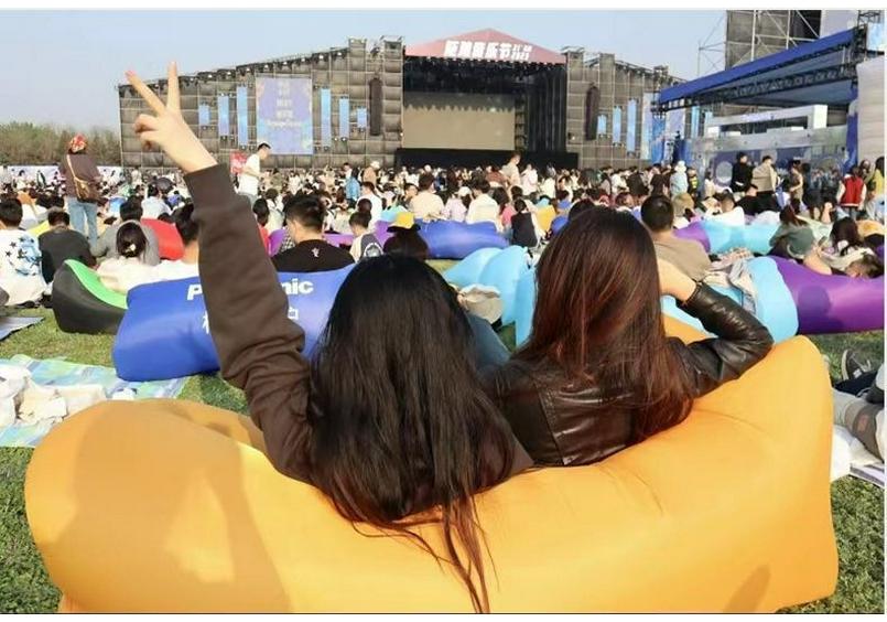 Aufblasbares Sofa für Musikfestivals, Camping & Picknicks - Doppeltes tragbares Luft-Liegesofa