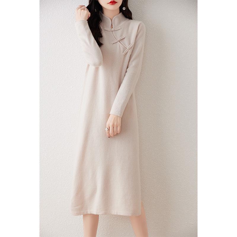 

Женское вязаное платье из 100% шерсти - Осень/Зима, Приталенный силуэт, Застежка-лягушка, Воротник-стойка, Очень длинное с разрезом. 2XL (135-150 jin) бежевый