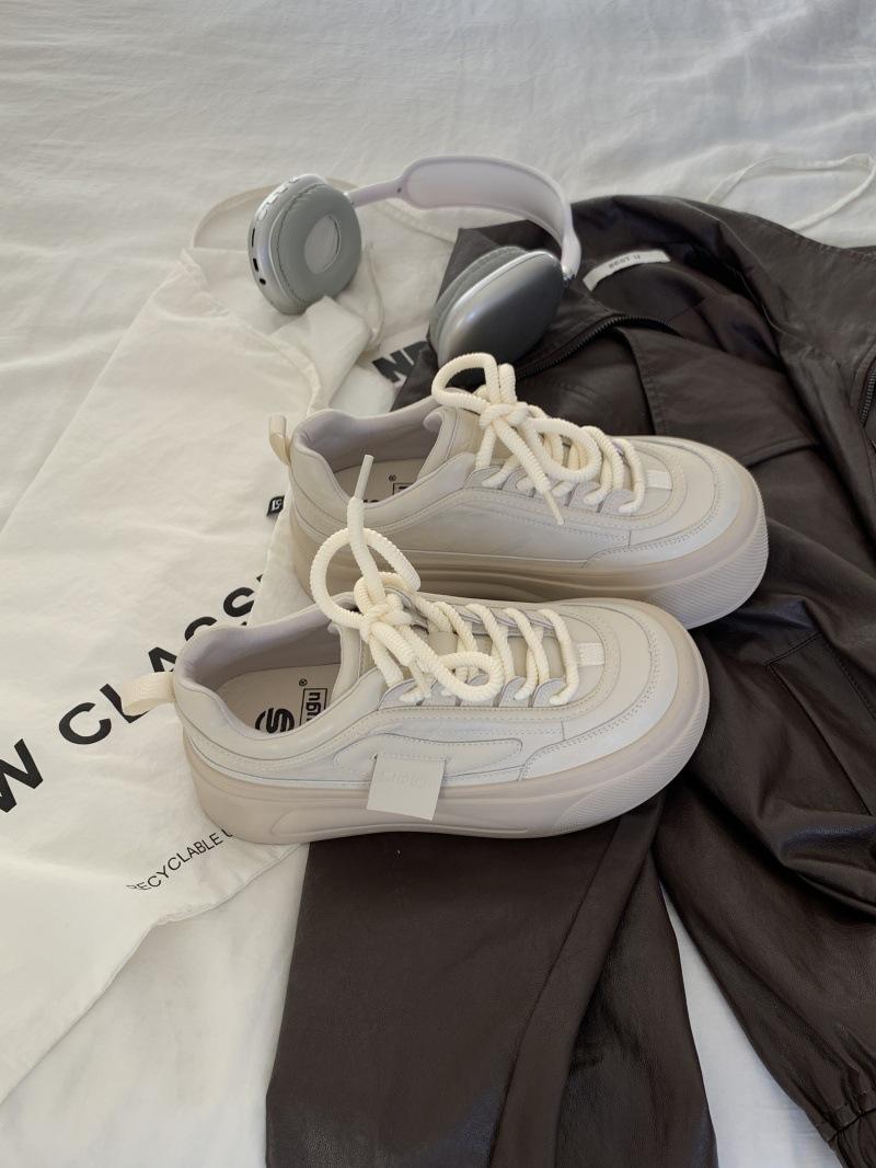 

Повседневные универсальные туфли на платформе-маффине в гонконгском стиле с большой головой, женские универсальные маленькие белые туфли, новинка 2025 года, одинарные туфли на шнуровке 39 абрикосовый