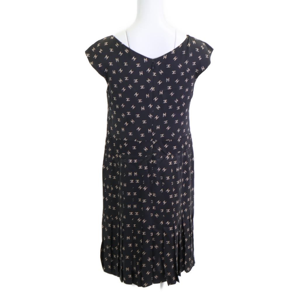 CHANEL [Excellent Condition] P44329V32715 CC Logos All-Over Print 100% Silk Sleeveless Top dress 38 blackUsed