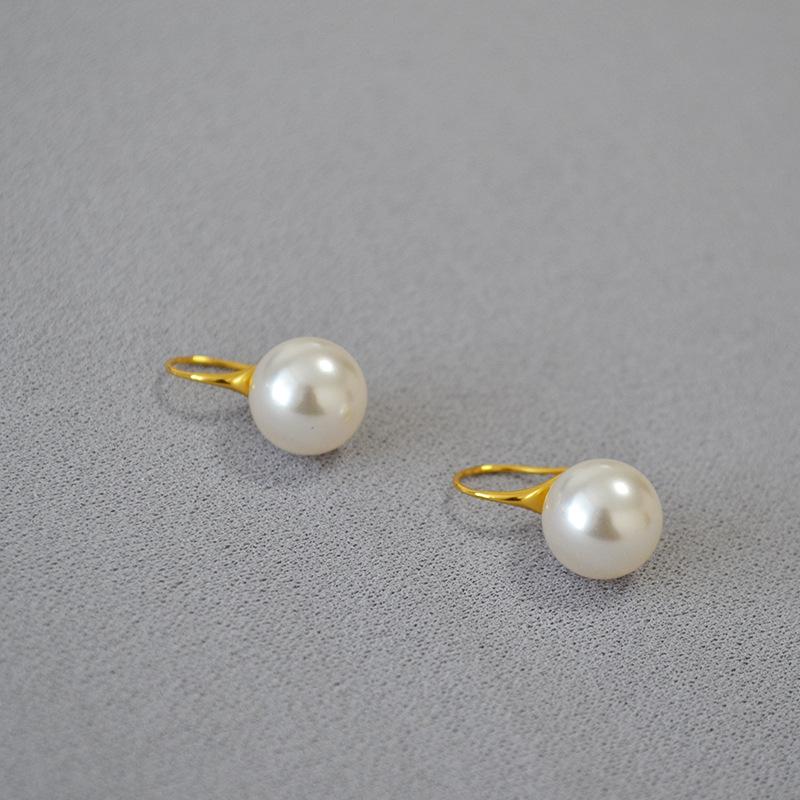Korean High-End Fashion Pearl Imitation Earrings with High-Gloss Finish for Women