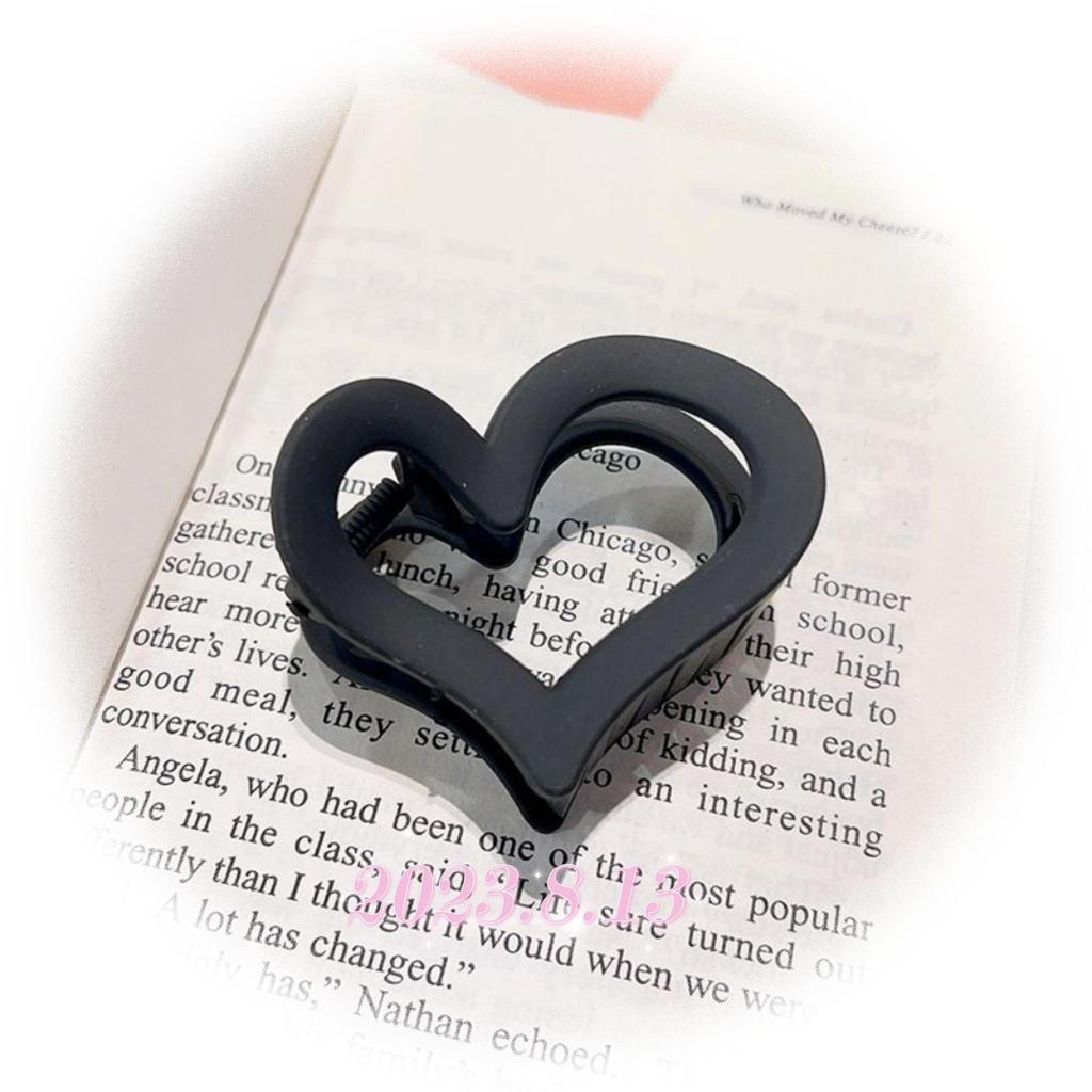 Elegant Matte Heart Claw Hair Clip for Women – Stylish Hollow Shark Clip for Updos