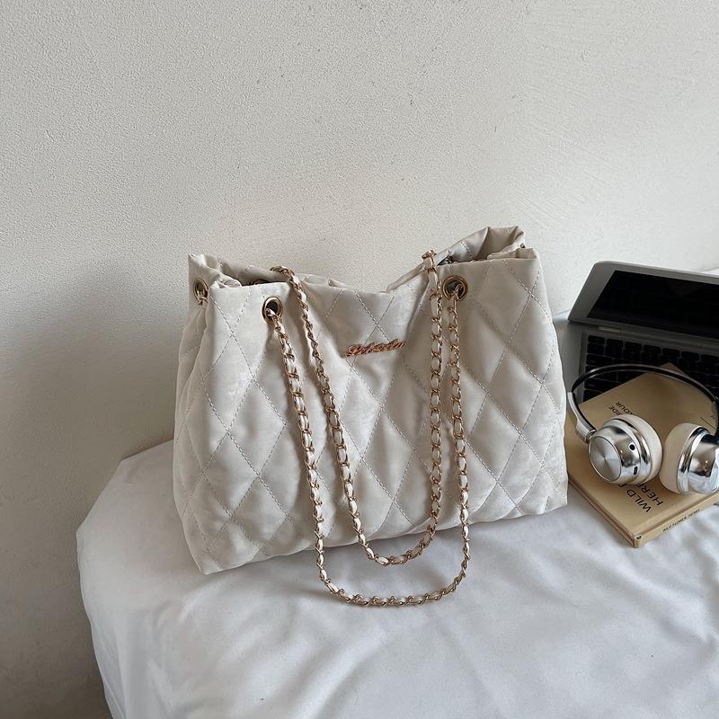 Women's Bag Autumn New Fashion Solid Color Design Daily Versatile Texture Casual Shoulder Diamond Chain Bag