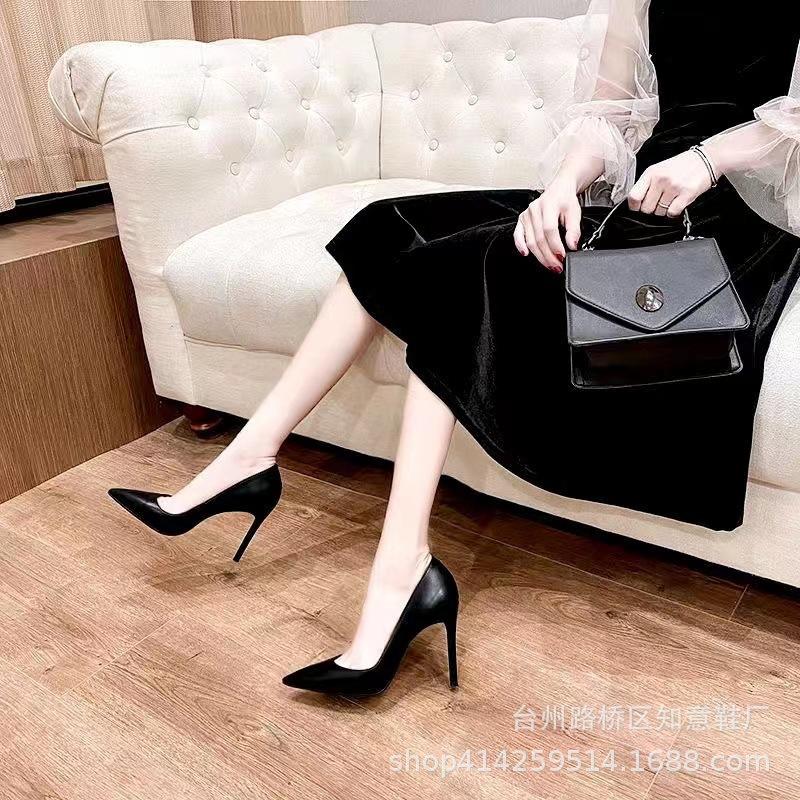 High Heels Damen 2025 neue große schwarze dünne Ferse spitzer leichter Mund Wildleder professionelles Temperament Student Etikette Schuhe