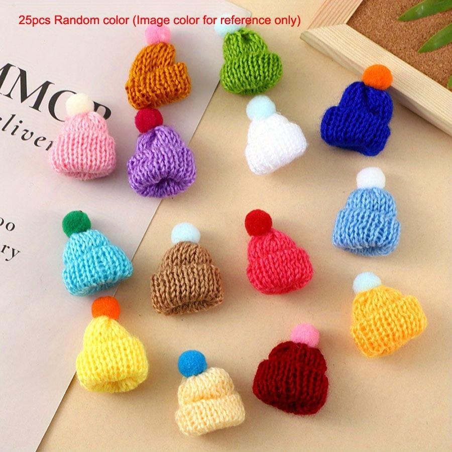 

25 шт. Мини вязаные рождественские украшения в виде шапочек из пряжи - Ручная работа, разноцветный праздничный декор для рождественской елки с помпонами для Дня благодарения