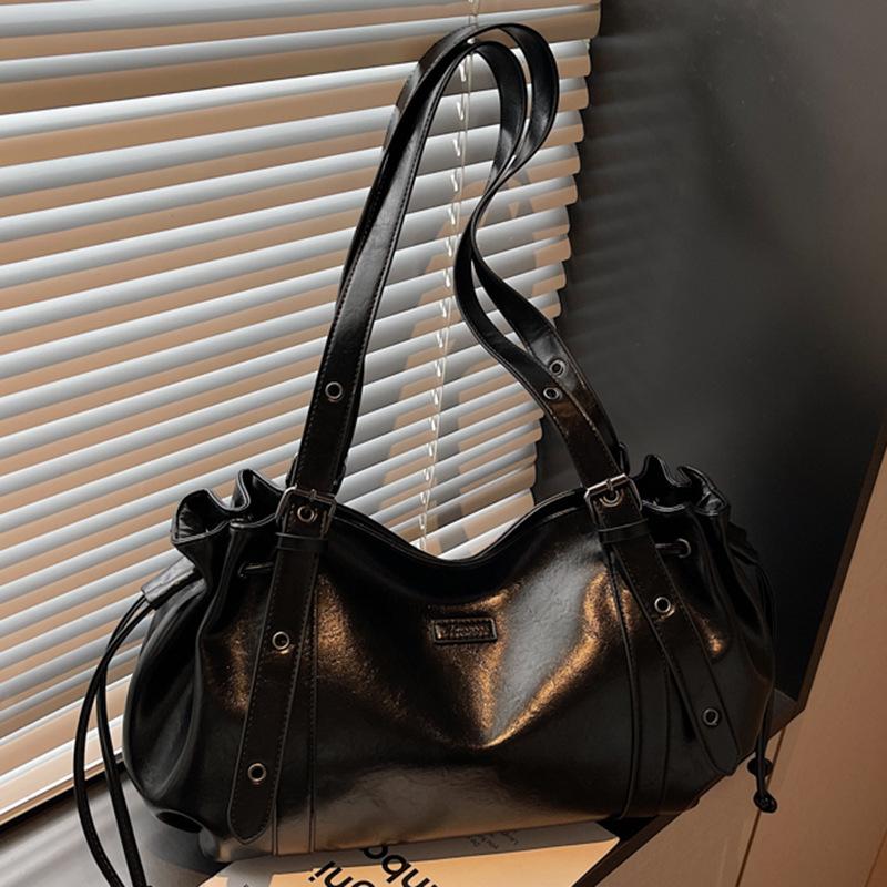 Korean version of high-value large-capacity bag women's 2025 autumn new retro messenger bag going out shoulder commuter bag