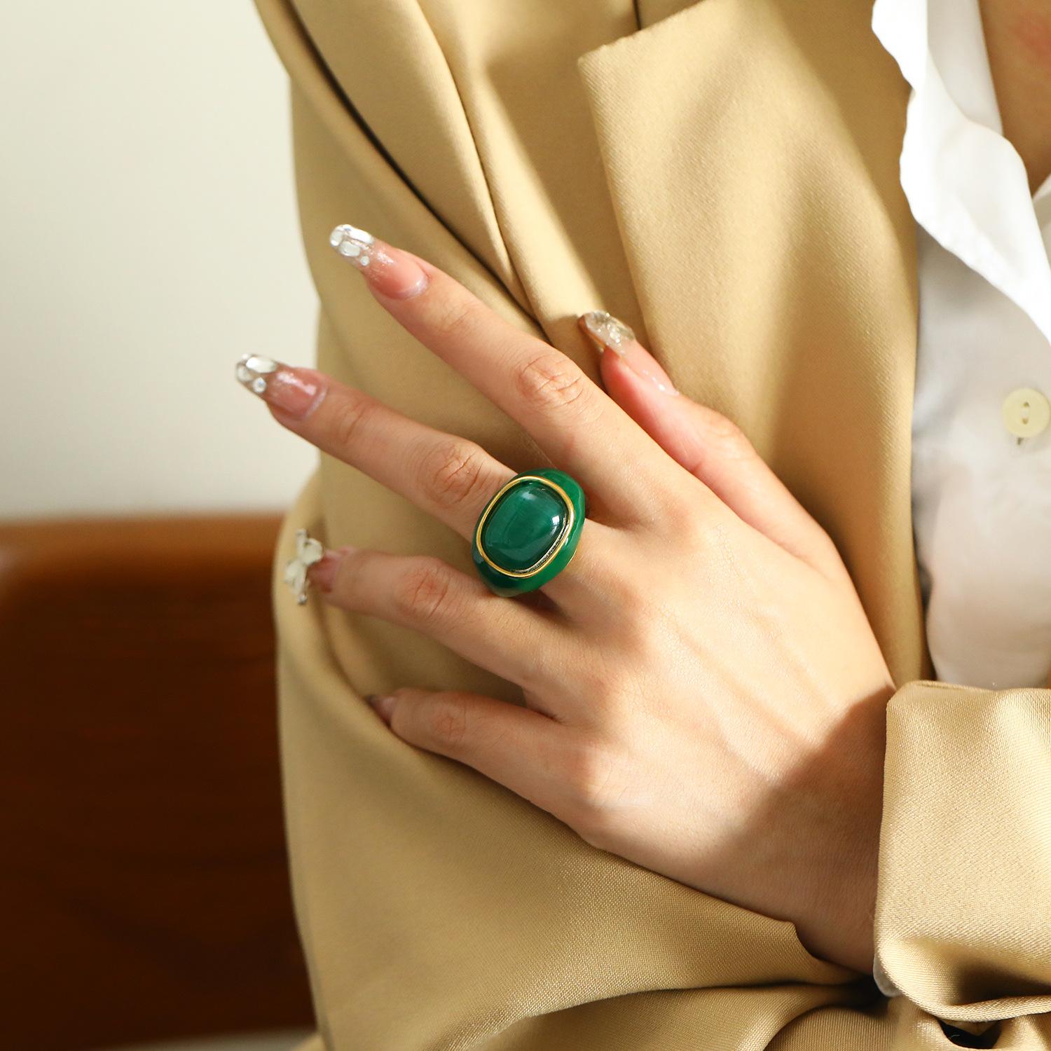 

Преувеличенное кольцо из титановой стали с 18-каратным золотым покрытием для женщин – Дизайн с капельной глазурью из натурального камня, Элегантные минималистичные модные украшения 10No. зелёный