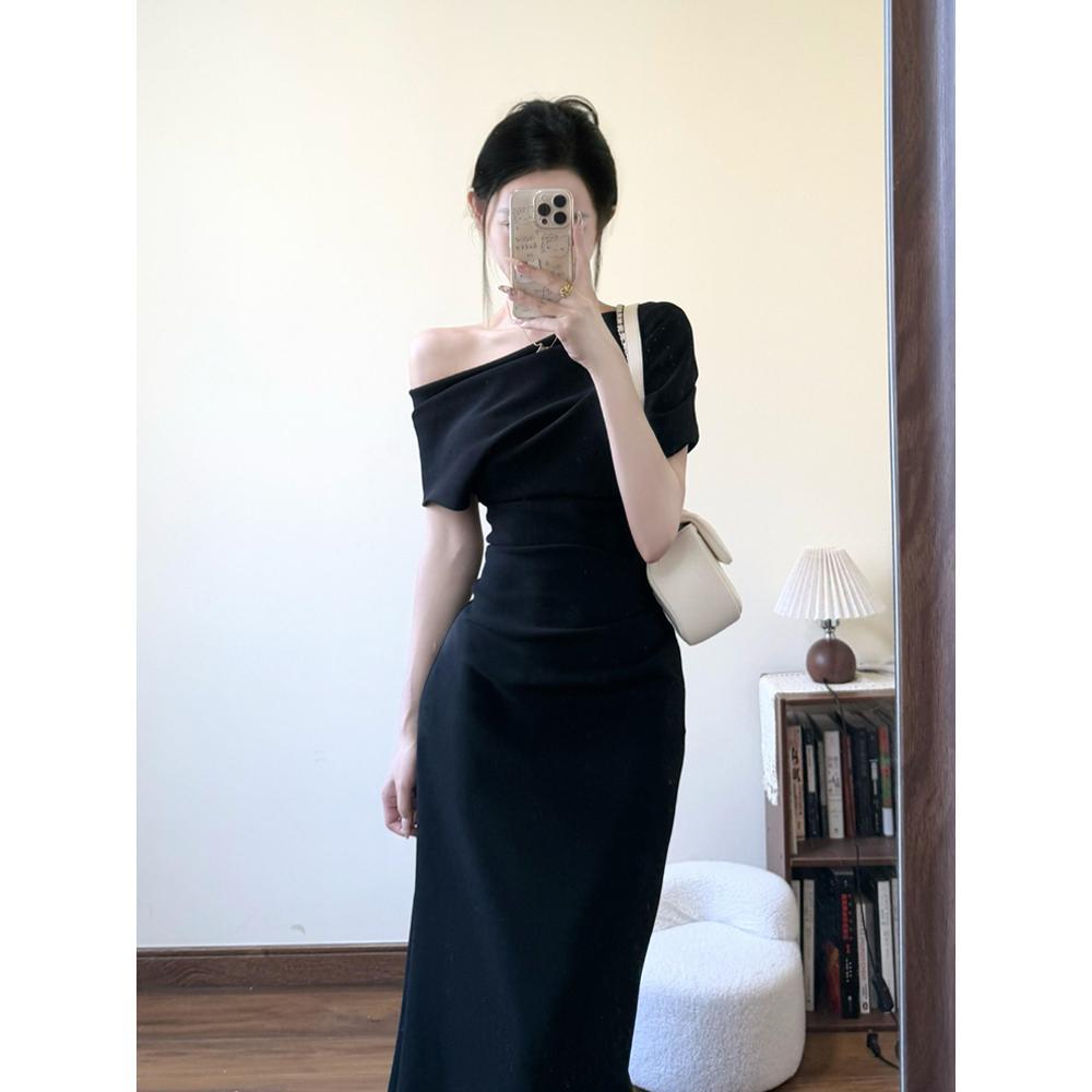 Royal sister, light and familiar style, black slanted shoulder dress, high-end girly temperament, waist-closed long dress, summer French Hepburn style