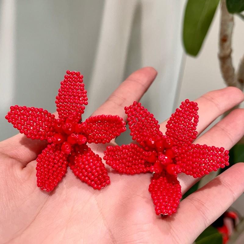 

Handcrafted Red Beaded Flower Earrings with 3D Petals - Elegant Design for New Year Weddings