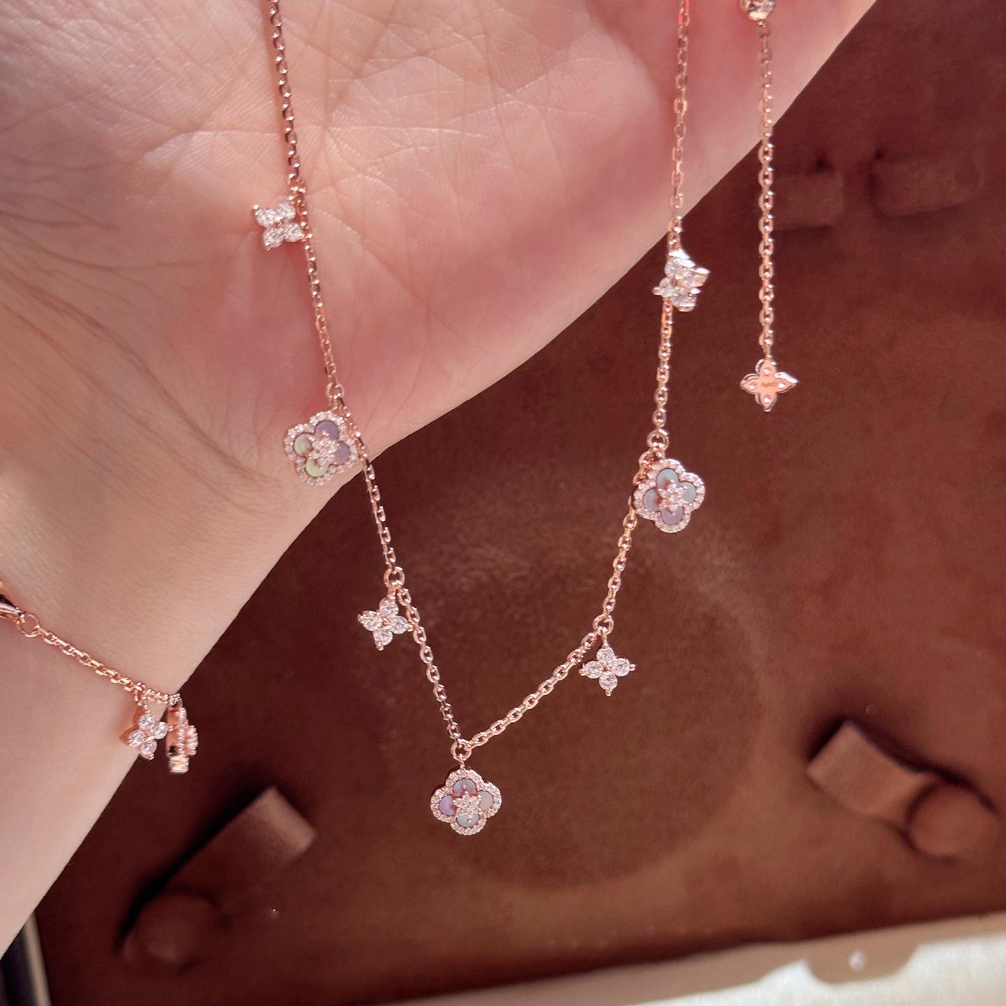 

Браслет с цветком циркона и фритиллярии-четырехлистника, легкая роскошь, темпераментный, универсальный браслет, нишевая мода, высококлассная бижутерия для женщин