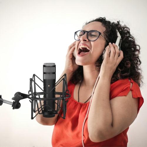 Geekria for Creators Microphone Shock Mount Compatible with Rode NT-USB, NT1-A, NT2-A, NT1000, NT2000, Procaster, and K2, Anti-Vibration Suspension Ad