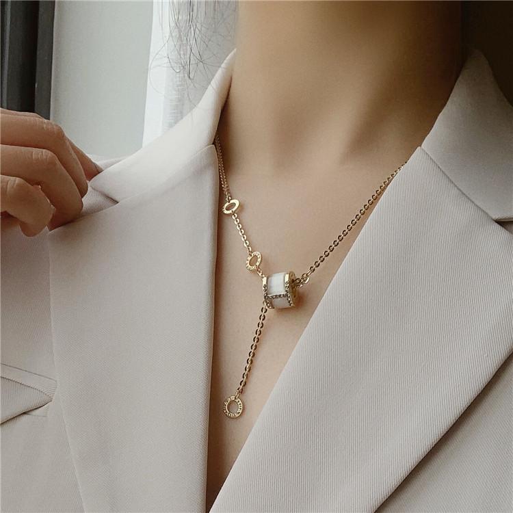 Elegant Colorfast 18K Rose Gold Necklace with Swan & Four-Leaf Clover Charm