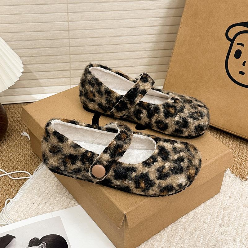 Mary Jane Mao Mao shoes women's winter new wear ugly cute bread shoes Velcro flat-bottomed velvet cotton shoes