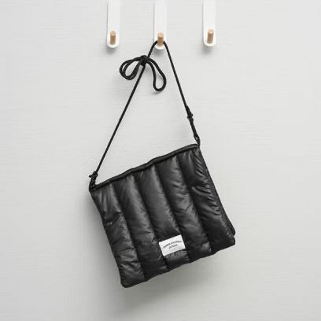 Daiso Polstrovaná crossbody taška - Černá