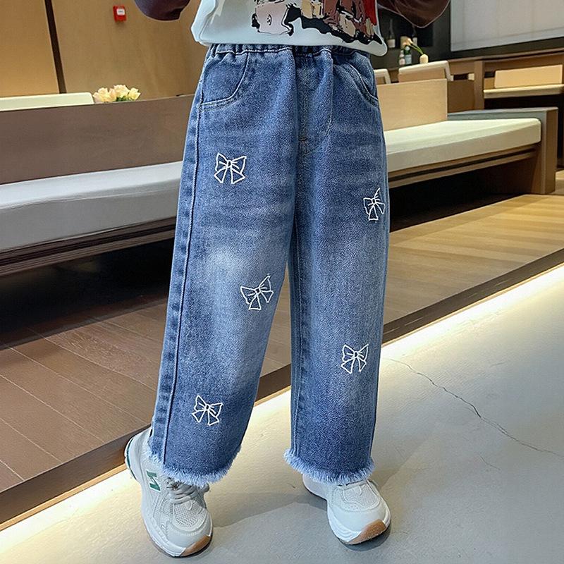 

Girls Soft Denim Washed Wide-Leg Jeans with Bowknot—Versatile Loose Fit for Baby Girls, Perfect for Spring and Autumn. 120