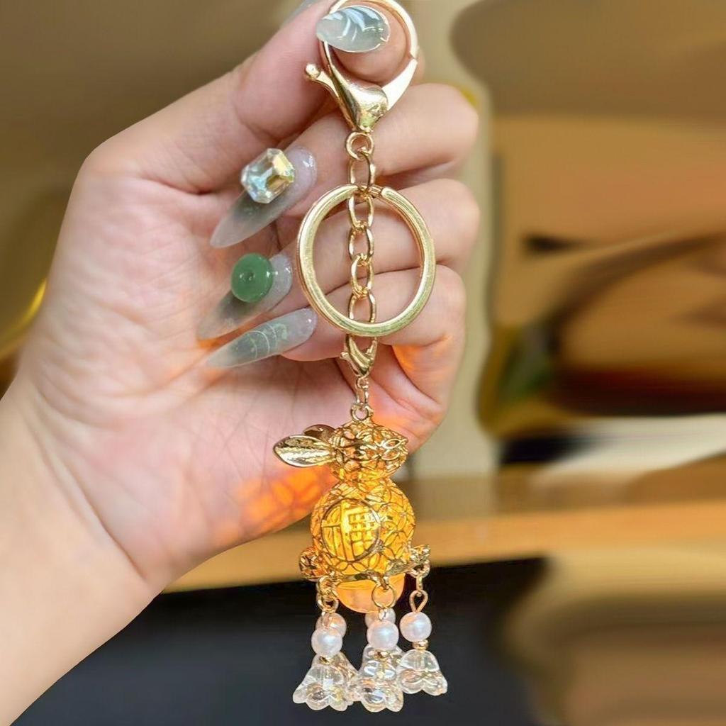 Breloc Lanternă Palat Luminoasă: Breloc pentru Geantă de Damă & Accesoriu Auto cu Pandantiv Stil Antic