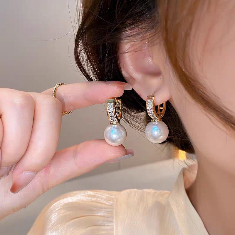 Elegant Imitation Pearl and Diamond-Studded Earrings for Women