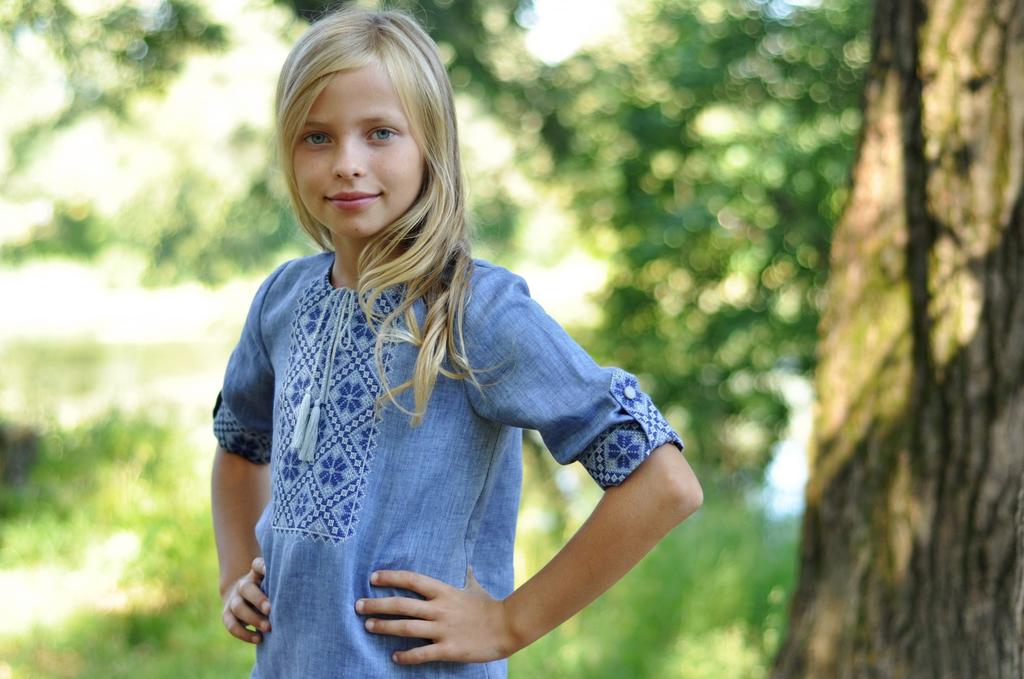 Abito in lino per bambini-vyshyvanka con ricamo, Abito ucraino Tessuto ricamato Vyshyvanka, Abito ricamato, Abiti con ricamo