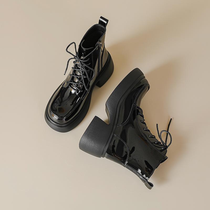 

Лакированные ботинки Мартин на шнуровке, короткие ботинки для женщин 2025 осень и зима, на толстой подошве, водонепроницаемая платформа, высокий каблук 7 см, толстый каблук, легкая подошва 40