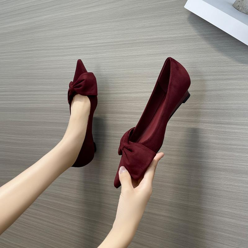 7208 Korean 2026 Autumn Flat-bottomed Pointed Pearl Fairy Temperament French Single Shoes Mary Jane Versatile Women's Shoes
