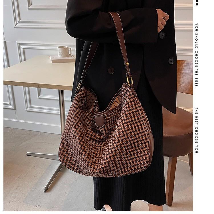 Ielgy Large Capacity Houndstooth Ladies Bucket Bag Commuter Shoulder Messenger Tote Bag