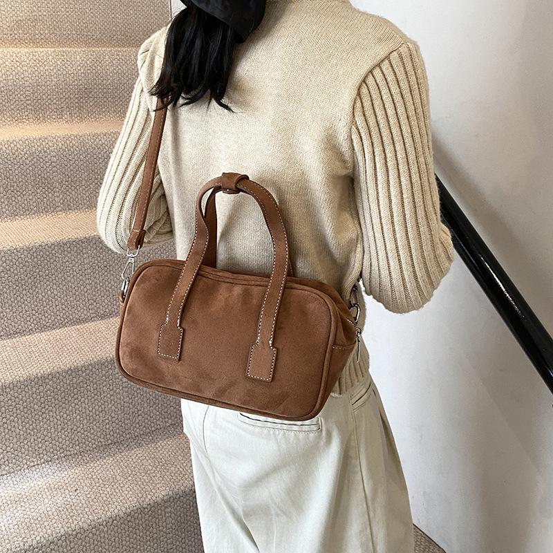 Retro Portable Bowling Bag Women's 2025 New Pillow Bag Large Capacity Simple Shoulder Oblique Span Bag