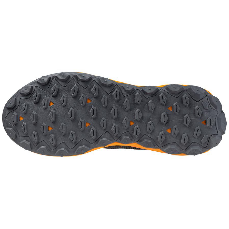 Sports Shoes Mizuno Black / White / Carrot Curl Wave Ibuki 4