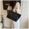 Large-capacity commuter bag women's 2025 new trendy fashion simple tote bag high-end retro shoulder bag