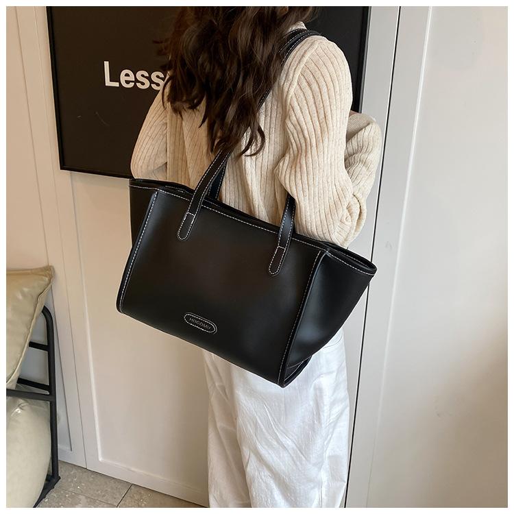Large-capacity commuter bag women's 2025 new trendy fashion simple tote bag high-end retro shoulder bag