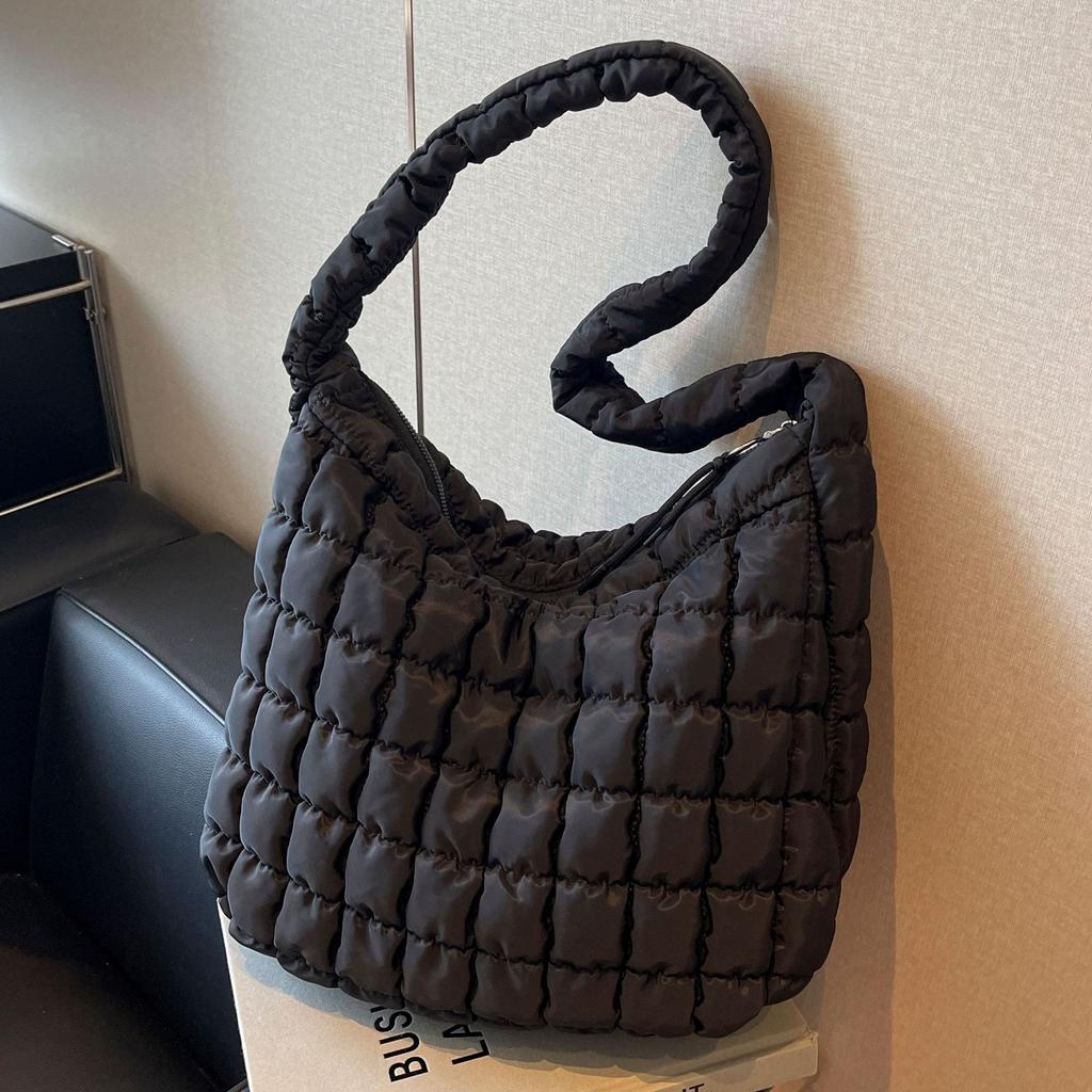 Korean version of pleated bubble cloud bag women's 2025 autumn new large-capacity messenger bag versatile shoulder tote bag