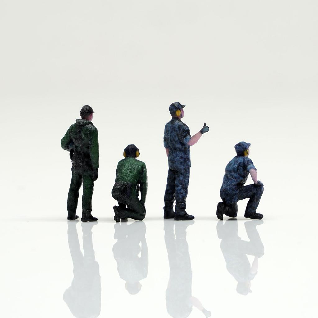 Figreal 172 Air Self-Defense Force Set 001a (4 pre-painted figures) - Pilot and Mechanic