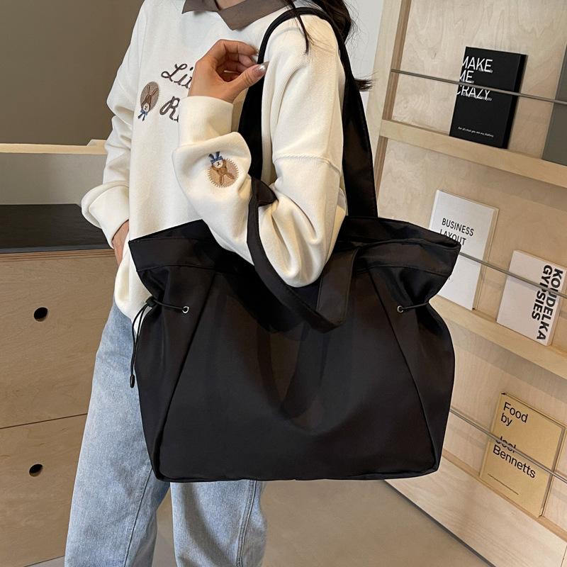 Large-capacity tote canvas bag, high-value commuting to work and going out, literary and artistic student clothing book, shoulder cloth bag bag.
