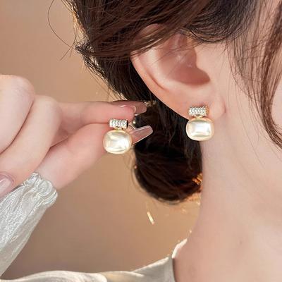 Square Pearl Earrings Fashion Personalized Stud Earrings Simple High-end Earrings Women