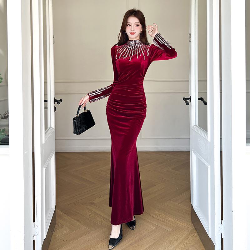 Autumn 2025 Gold Velvet Bodycon Dress with Hot Drill Design
