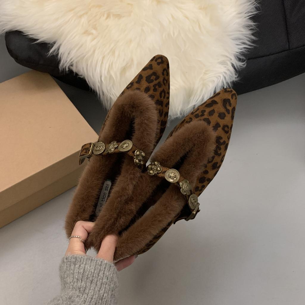 Mode 2024 Winter Neu Damen Spitzzehen Nieten Dicke Absätze Loafer Retro Britischer Stil Warm Lässig Slipper Klobiges Schuhwerk Damenschuhe
