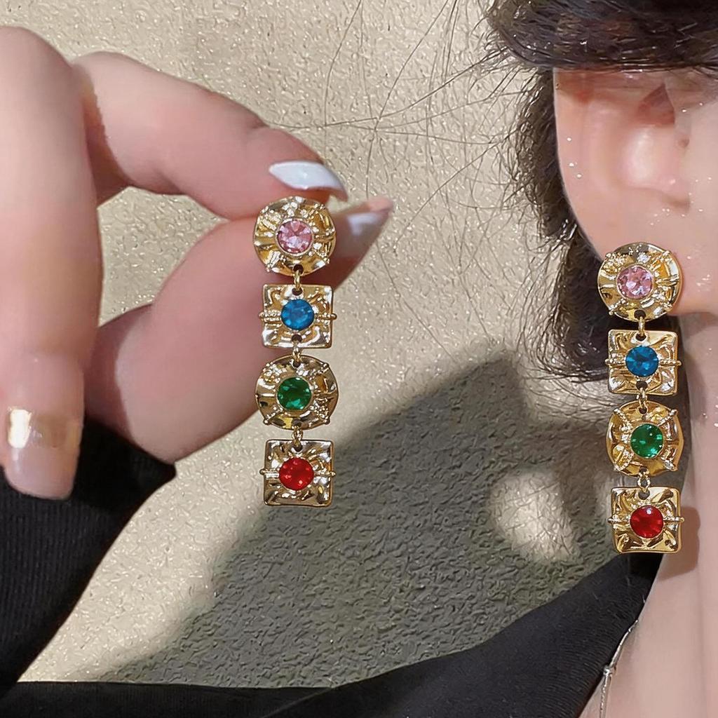Vintage Silver Needle Diamond Inlaid Geometric Stud Earrings: Retro, Luxe, High-End Jewelry for Women.