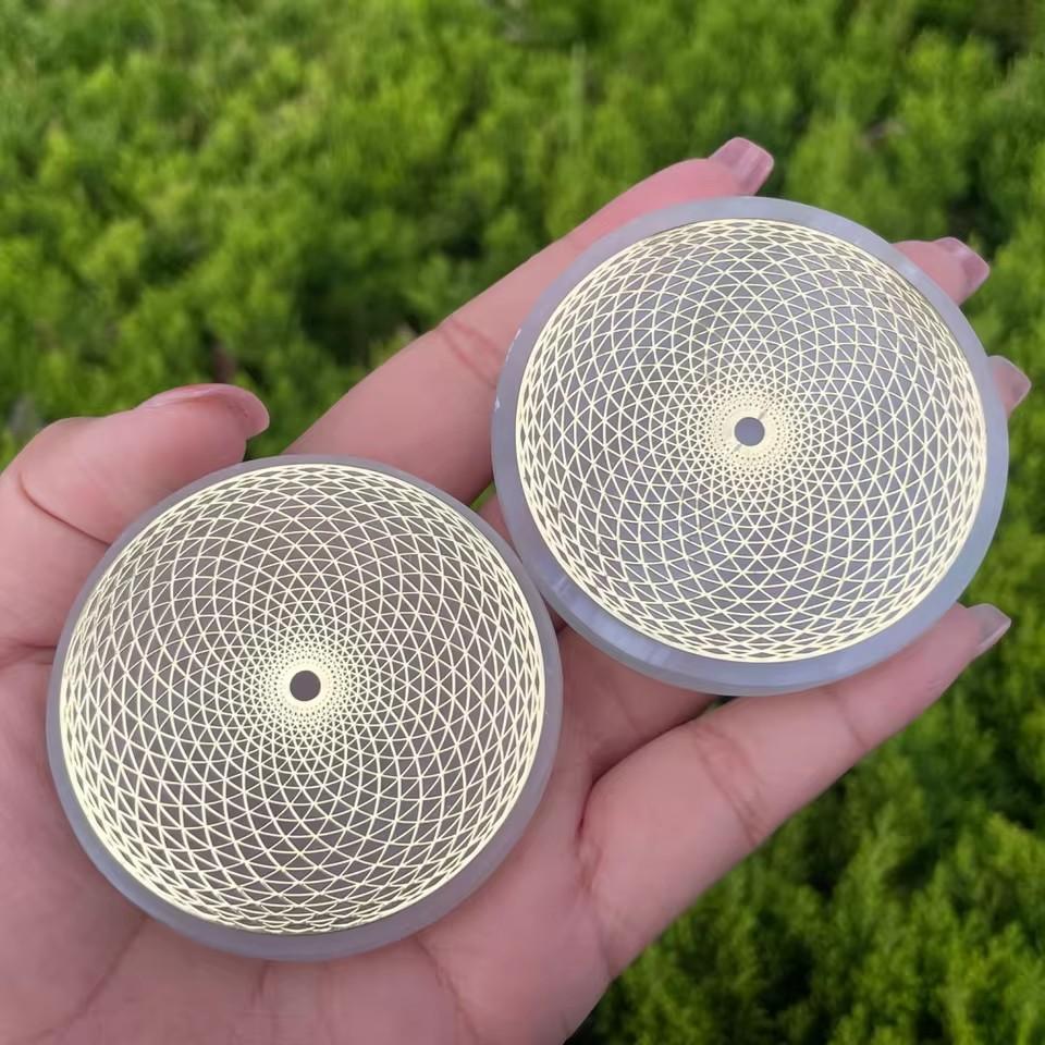 

Диск из натурального селенита 6 см, Диск из кварцевого кристалла, Зарядка кристалла, Сеть жизни, Коллекция, Кристальный подарок, Домашний декор ornament белый