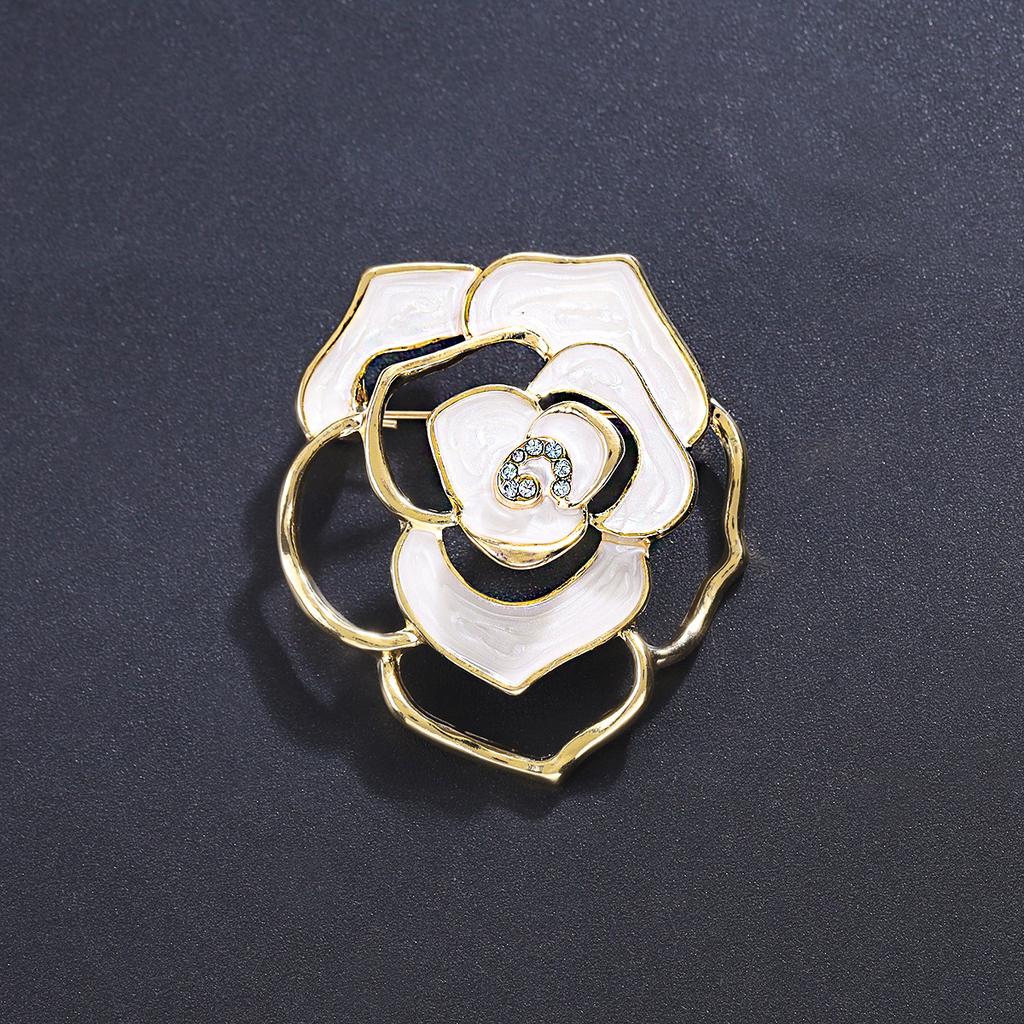 High-end Fashion Hollow Camellia Brooch Niche Design Light Luxury Versatile Blazer Pin with Accessories